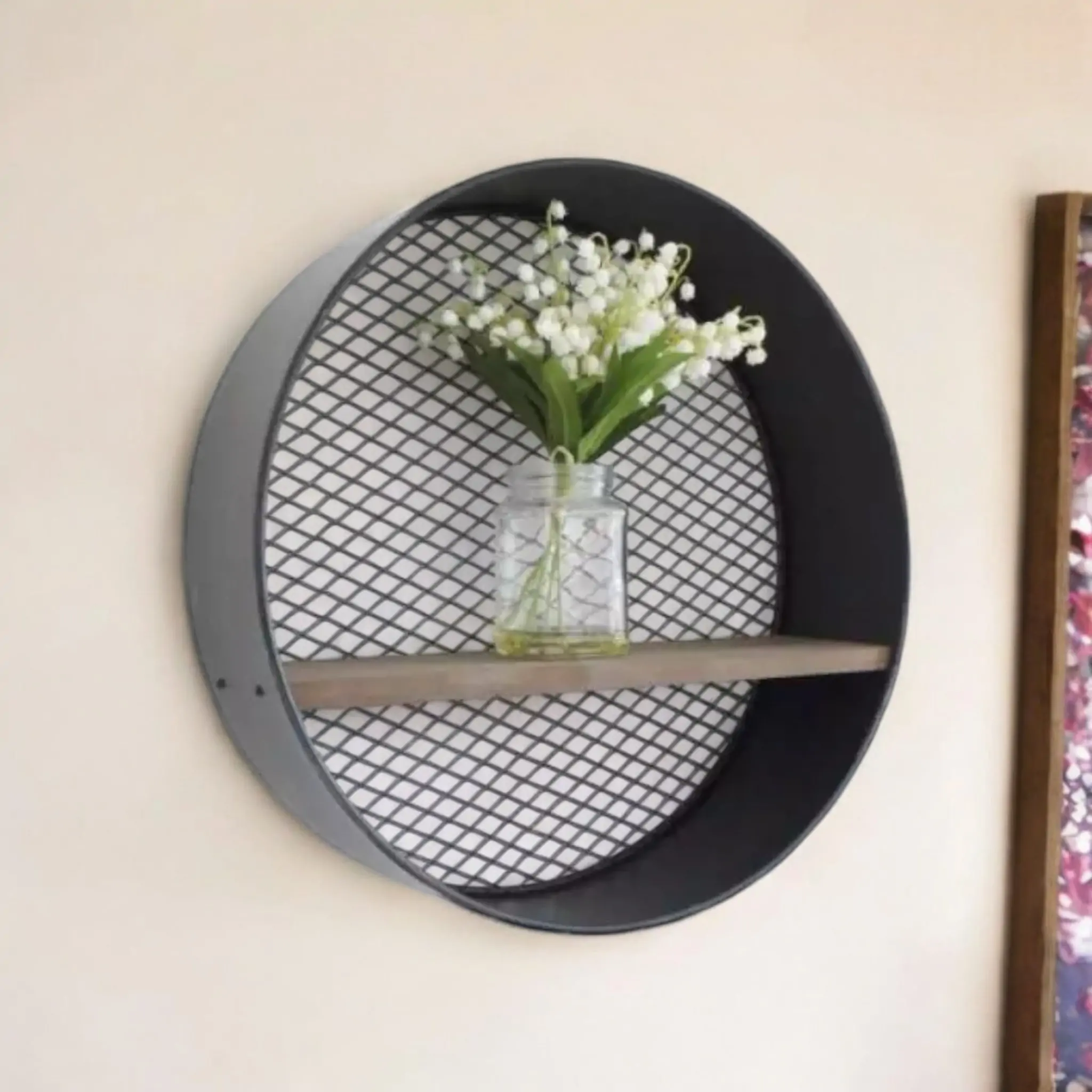 The Wire Circle Shelf