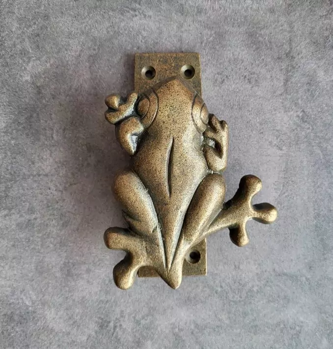 The Bronze Frog Knocker
