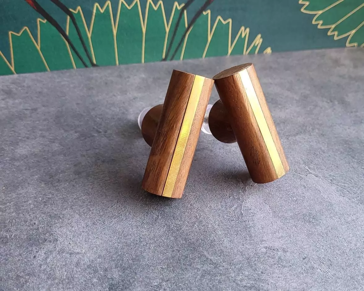 The Beech & Brass T Bar Handle Conemporary Drawer Pull