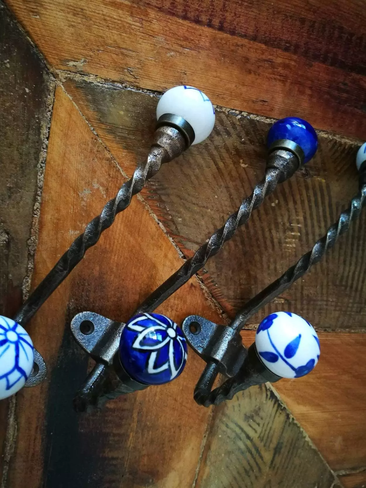 The Swirl Hook - Blue & White