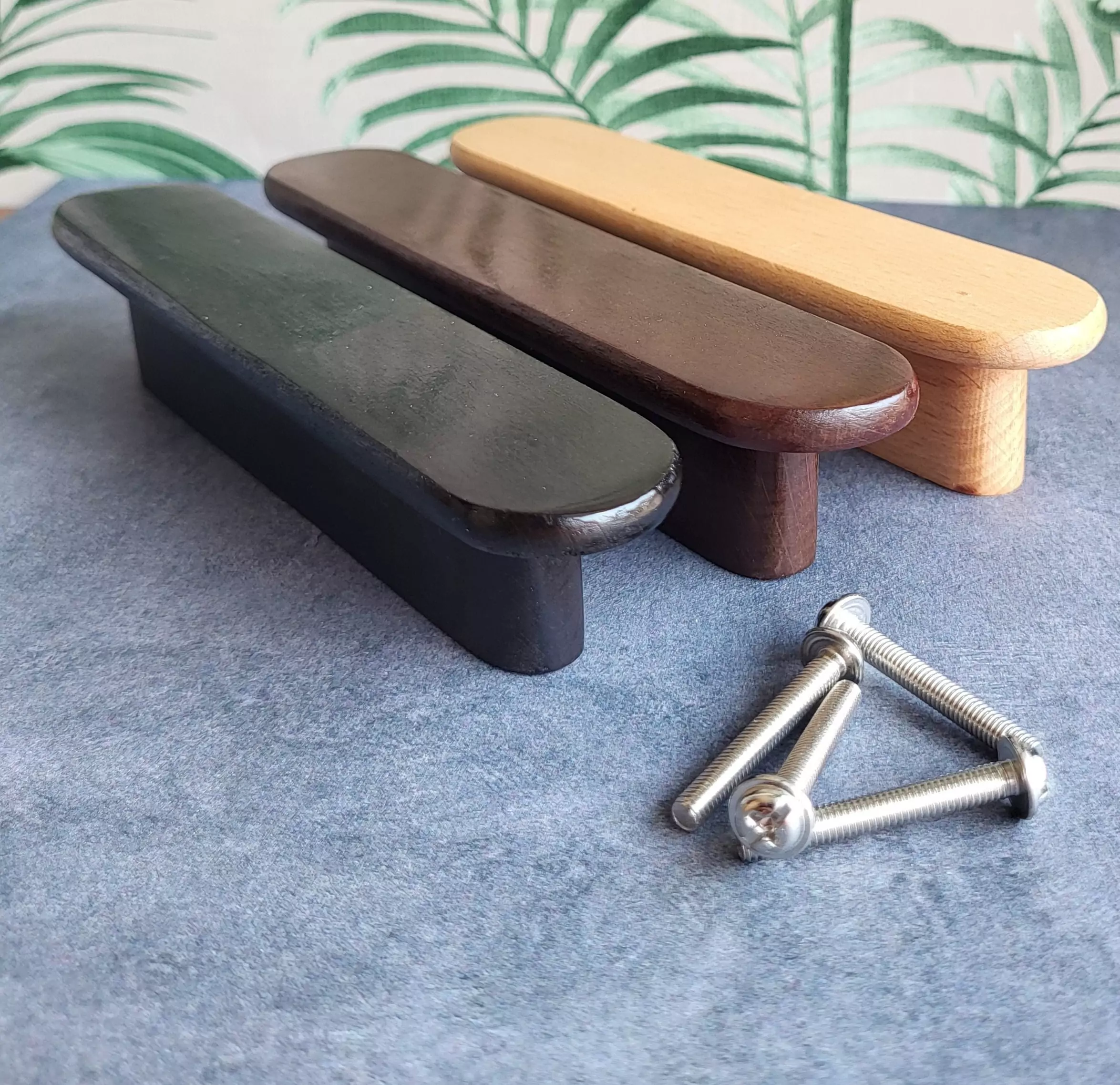 The Walnut Handle - Large