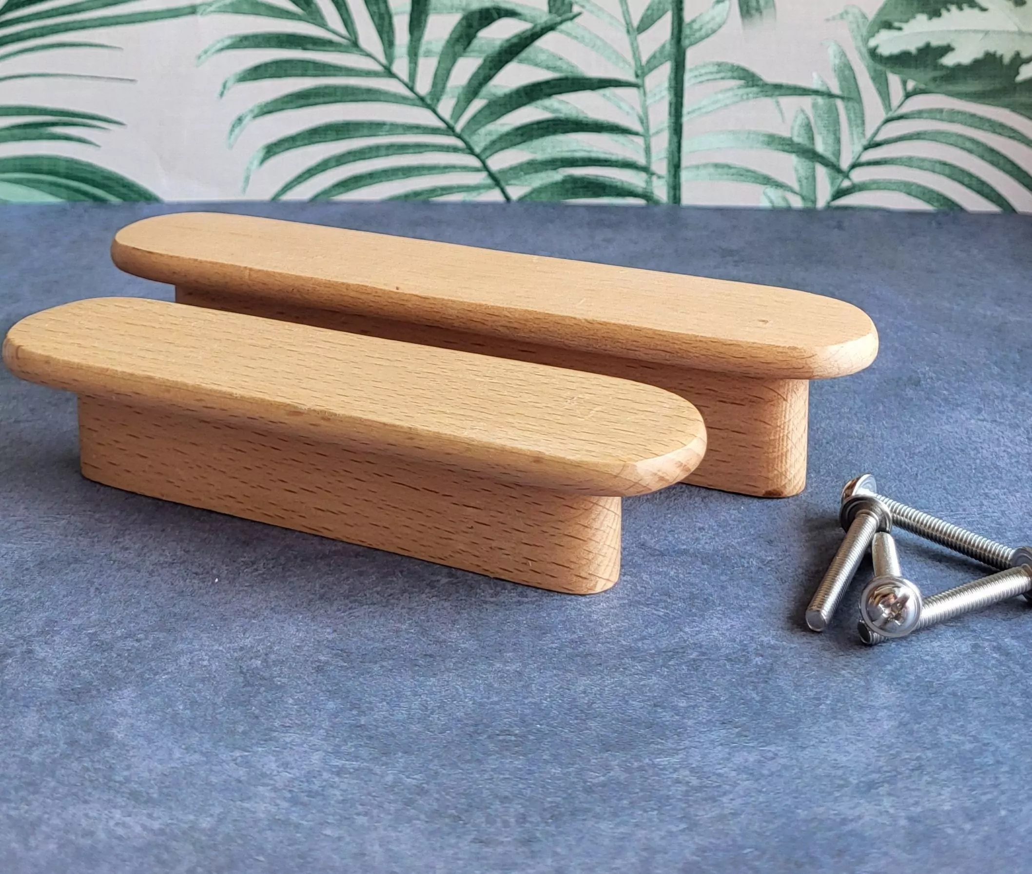 The Walnut Handle - Large