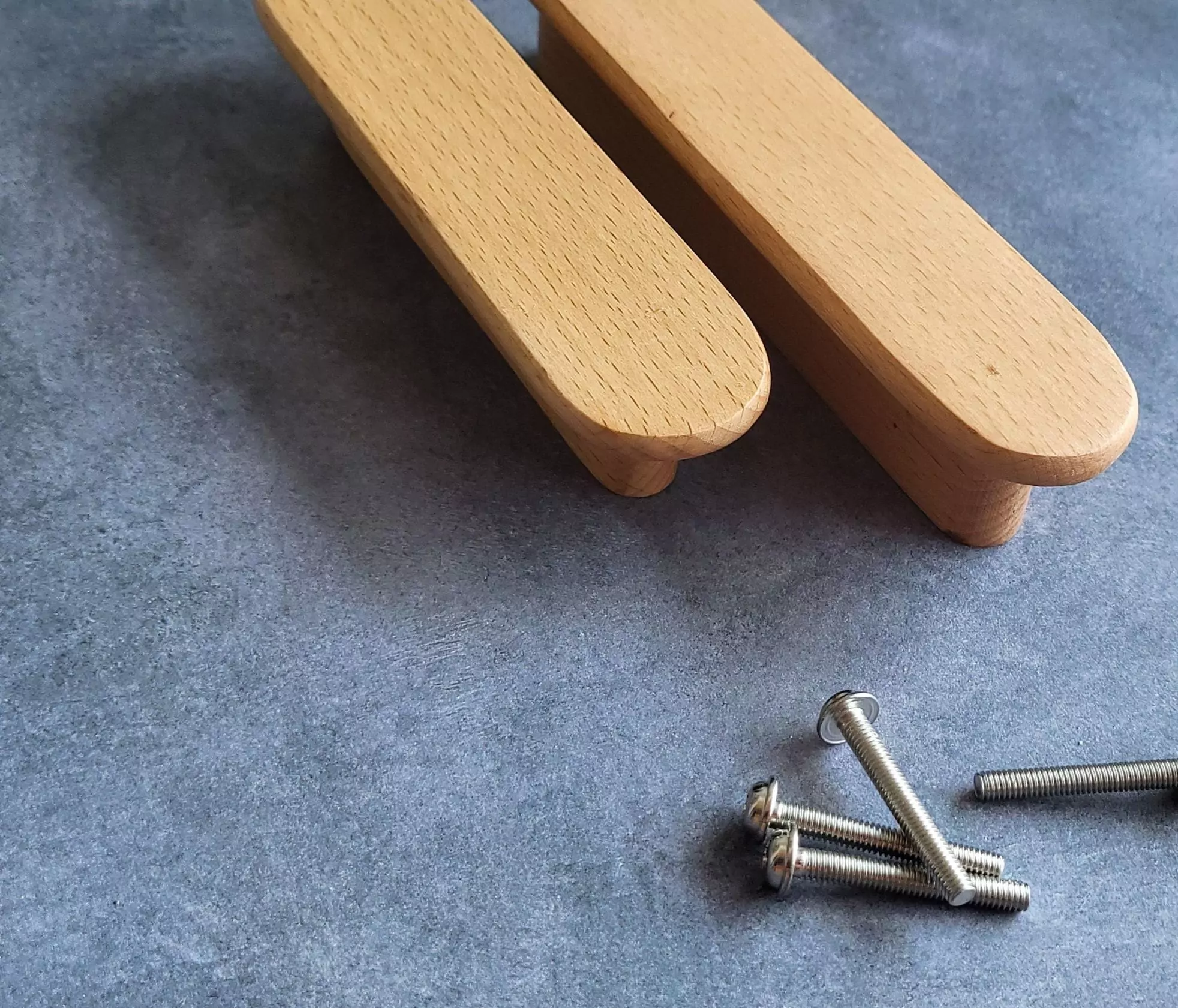 The Walnut Handle - Large