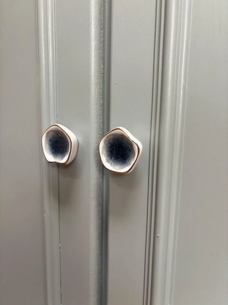 large-white-crackle-grey-knobs