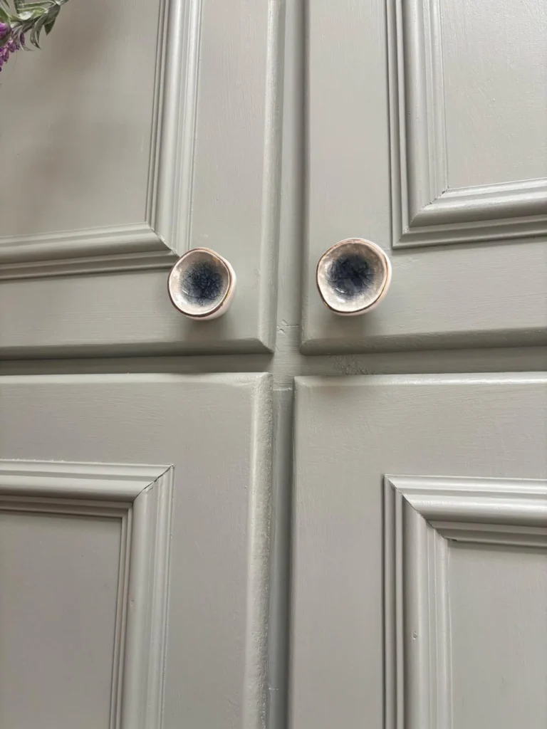 quirky-grey-white-ceramic-door-knobs