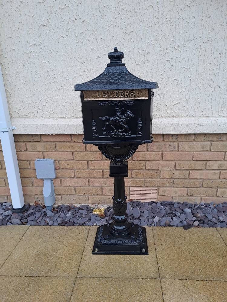 The Midnight Black Pedestal Mailbox photo review